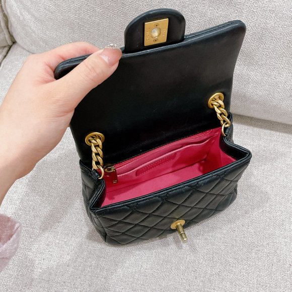 90% NEW CHANEL BLACK LAMB LEATHER SQUARE BAG - Picture 5 of 16